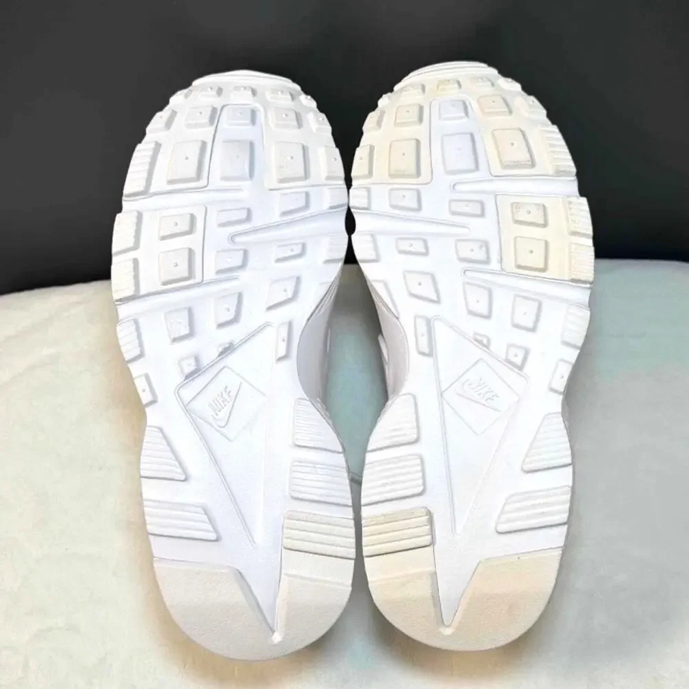 Nike Huarache Run GS “White / Pure Platinum” – 654275-110 | 4Y/5.5W